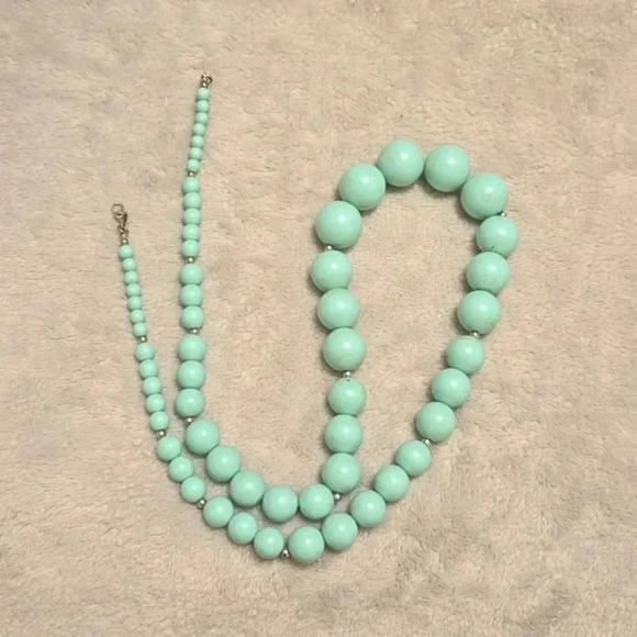 #358 Vintage Monet green necklace - Picture 2 of 5